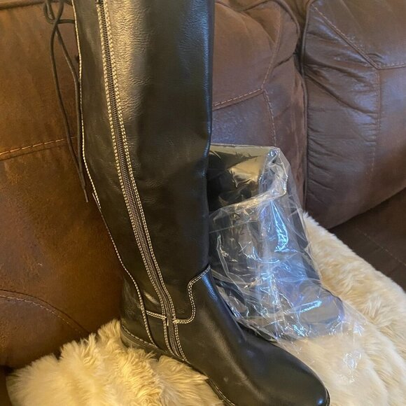 NWT Women's Euro Soft by Sofft, Wenda Boot - Picture 1 of 10